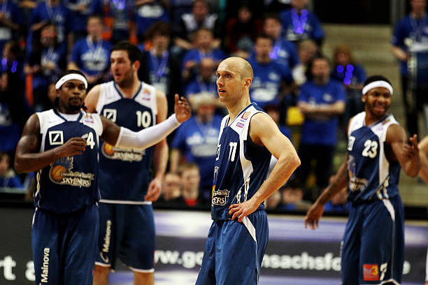 而是承担起 而是承担起