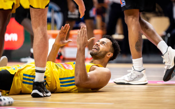 亮眼表现与 亮眼表现与